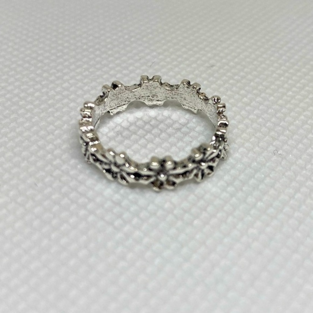 Floral Design Eternity Band Ring